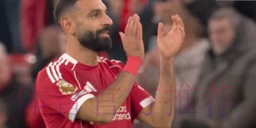 萨拉赫笑了！鼓掌回应球迷，复出送助攻获8分，媒体：不像告别战